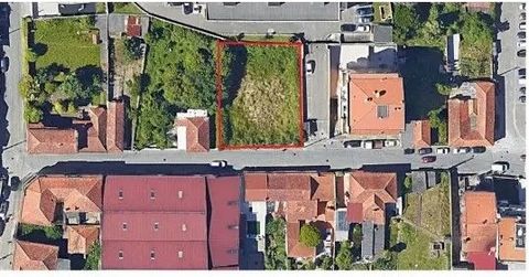 Land is sold in Valadares with an aerial of 670m2, with protection approved for construction of a building with capacity of 9 apartments and 2 shops. Campaign: In the purchase of this land we offer a week of holidays in the Algarve, Madeira, Azores o...