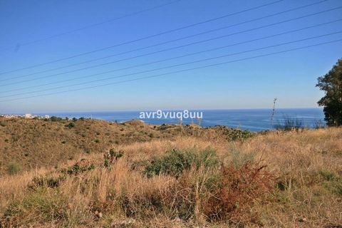 Urban Land, Torreblanca, Costa del Sol. Plot size of 6.889m2 Buildable 0.40m2t / m2s Building area above ground 2.756 m2t Construction Type Villas / Townhouses Views : Sea, Mountain. Category : Investment. Sea Mountain Investment IBI Fees € 2,437 per...