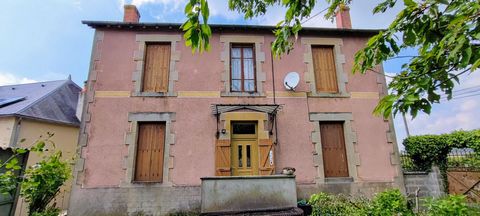 Venez découvrir cette jolie maison des années 30 nichée dans la campagne Nivernaise de la commune de Bona à 30 minutes de Nevers et 2h30 de Paris, dans un secteur calme et vert. Pleine de charme et de qualités, cette belle maison à rénover possède be...