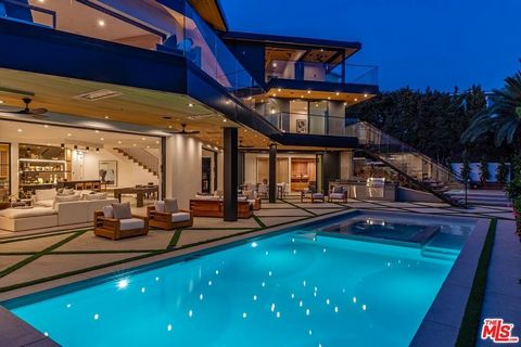 Ocean view private estate nestled on a cul-de-sac street in Pacific Palisades, this newly constructed home offers an exquisite blend of luxury and coastal charm. Boasting 7 bedrooms and 9 bathrooms, this residence provides ample space for both relaxa...