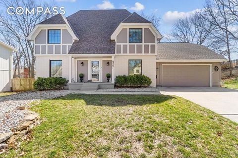 UPDATED EVERYTHING!!!! This beautifully newly remodeled home, located in the Award Winning Park Hill School District, is a must see!!! Quick access to shopping, dining, entertainment, airport, and you can see Downtown Kansas City from the backyard! N...