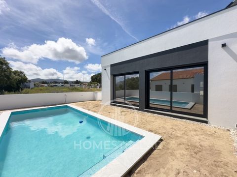 Detached 4 bedroom single storey villa with swimming pool, modern architecture and luxury finishes, located in the Urbanization of Várzeas, Azeitão. New construction, already finished ready to be deed. It is located on a plot of land with a total are...
