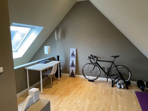 Welcome to your new maisonette flat in the heart of Hamburg-Hohenfelde, which is designed on two levels and offers a modern living concept with plenty of natural light and an open-plan kitchen. The property on offer here is a light-flooded modern 2.5...