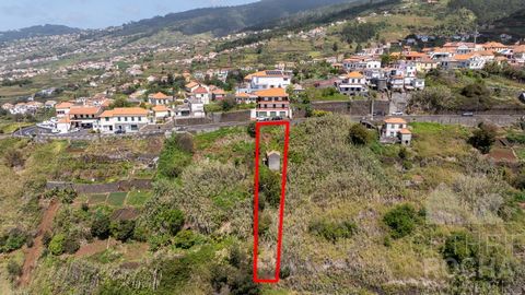 House to be restored located in the municipality of Calheta, parish of Calheta. I present this charming villa 10 minutes from the beach with a fantastic view and located in a very quiet area. The property has a ruin, which can be restored and transfo...