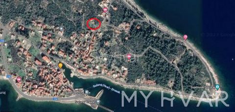 Embrace coastal living with this 1000 m² building land, perfectly positioned just 150 meters from the Adriatic Sea. An ideal canvas for your dream home or lucrative investment, this prime plot offers breathtaking views, easy beach access, and proximi...