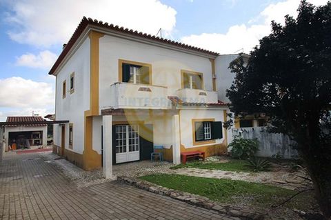 Located in Óbidos. House T4 semi-detached, composed by: Ground floor: – living room, with living area with fireplace – kitchen, with access to the backyard – bedroom, with wardrobe – service bathroom, with shower base Upper floor: – 2 bedrooms, with ...