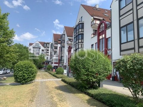 Zanurz się w wszechstronności tego fascynującego klejnotu w Neusäß, który oczarowuje zarówno firmy, jak i osoby poszukujące mieszkań. Dzięki trzem pokojom i przestronnej powierzchni 90 metrów kwadratowych nieruchomość ta oferuje wyjątkowe rozwiązanie...
