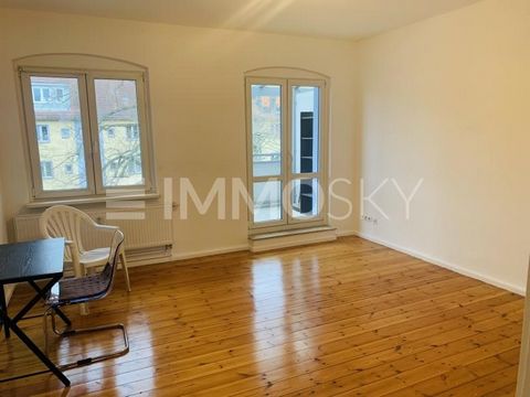 Are you looking for your attractive investment in the future? This beautiful and vacant 3-room apartment is perfect for renting out as an investment for a family, a couple or a student flatshare. The absolute highlight is the attic blank with a livin...