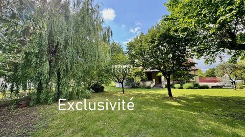 Provence Home, the real estate agency of Luberon, is offering for sale, a single-story house close to shops with a living area of approximately 100sqm including an independent studio. EXTERIORS OF THE HOUSE: This house is located in a quiet residenti...