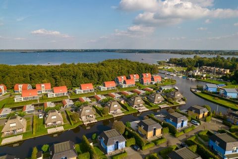 This comfortable detached holiday home is on the waterfront in Waterpark De Bloemert, an expansive holiday park on the Zuidlaardermeer. It lies just within the province of Drenthe, 3 km from the village of Zuidlaren and close to nature reserves such ...