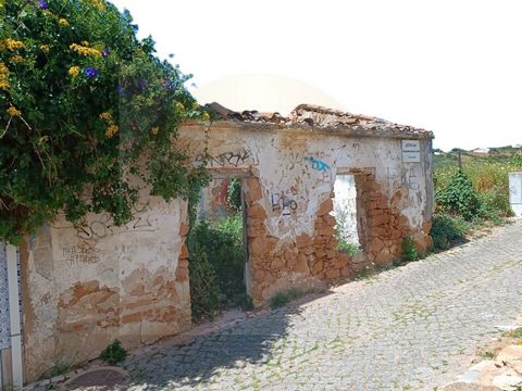 This ruin, is in the center of the charming fishing village of Salema and set within the quaint cobbled streets. With a total area of 69 square meters, to design your ideal home, whether you prefer a traditional or modern style, the area offers a ser...