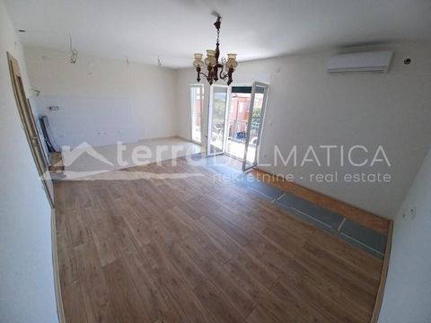 In the immediate vicinity of the center of Trogir, there is a family house with two floors. The object of sale is an apartment located on the first floor. It has a total internal area of 103 m2, with a loggia of 16 m2 and an external staircase of 10 ...