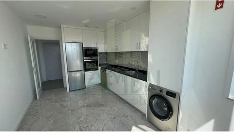 New 1 bedroom apartment in the city center of Valença Equipped with central heating, kitchen furniture and appliances. Bedroom with built-in wardrobe. Indoor Air Renewal System (VMC). Aluminum frames with thermal break and double glazing. Modern desi...