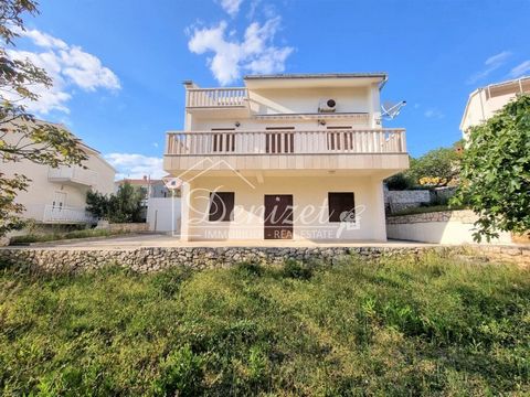 Beautiful family house on the southern side of the island of Čiovo is for sale. It was built on a plot of 605 m2. It contains three floors: basement, ground floor and first floor. The total net living area of the house is 284 m2. In the basement ther...