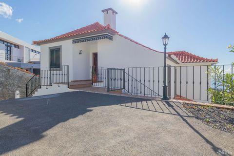 Located in Santa Cruz. Dream House T4+2 for Demanding Families Tired of the hustle and bustle of the city? Do you want a family getaway with comfort, elegance and stunning sea views? So, fall in love with this 4+2 bedroom villa in Madeira. With 236m²...