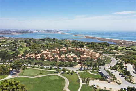 Palmares offre 27 buche di splendido golf dal consiglio di amministrazione di Robert Trent Jones II, uno dei più importanti progettisti di campi da golf di oggi. Progettato per essere inserito nell'anfiteatro naturale di Palmares, ogni appartamento d...