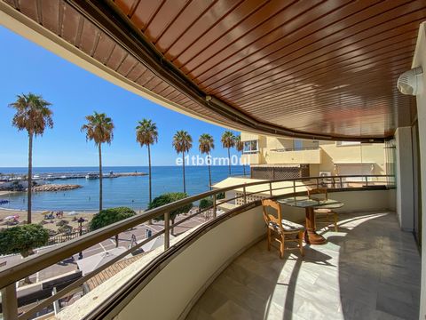 First line Marbella promenade three bedrooms Location Location Location This apartment could not have a better location With panoramic unobstructed sea views and in addition mountain views this spectacular apartment of 185 m2 is distributed in a spac...