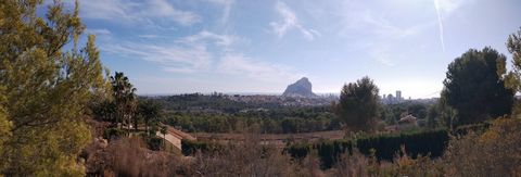 Rustic plot in Calpe of 32,288 m² with panoramic views of the Peñón de Ifach, the sea to Moraira, Toix, Maryvilla and Oltá. Ideal land for the construction of a villa with 360º views, close to the city, beaches and shopping areas. Easy access.