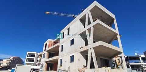 Location: Šibensko-kninska županija, Vodice, Vodice. VODICE - For sale is a luxurious three-bedroom apartment located on the 2nd floor, only 450 m from the beach and the newly renovated promenade! Multi-apartment building currently under construction...