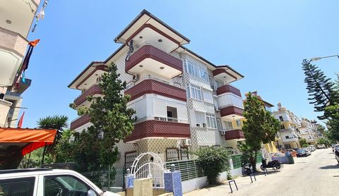 Apartment on the 3rd floor with furniture and household appliances An apartment in the very center of Alanya is an ideal option for a comfortable stay in a picturesque corner of Turkey. Located on the third floor, it offers beautiful views of the sur...