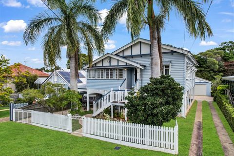 Phone enquiries - please quote property ID 33954. This beautiful character home is on the market and looking for a new family to enjoy. This home can be dual living. Upstairs has two bedrooms one large newly renovated bathroom a lounge and a sun room...