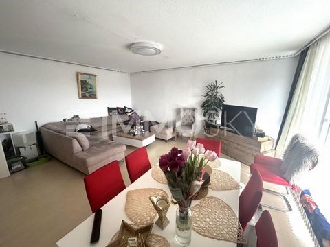 Attractive capital investment in Dietzenbach! This first-class apartment offers a unique investment opportunity for investors. The spacious property comprises four rooms, two balconies, a modern bathroom and a guest toilet, making it an attractive op...
