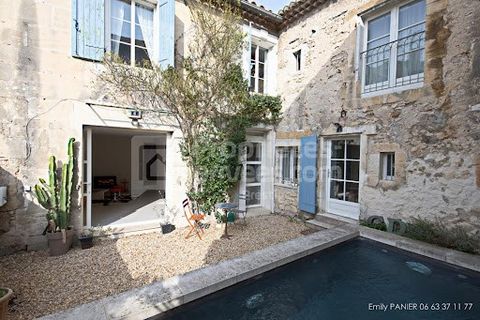 Gelegen in de buurt van Maussane les Alpilles in het Provençaalse dorp Mouriès, kom en ontdek dit charmante dorpshuis met opmerkelijke renovatie en royale volumes. De eigenaar heeft het een echte ziel kunnen geven. Alle kamers baden in het licht. U v...