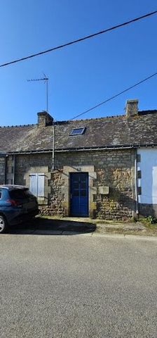 Entdecken Sie dieses charaktervolle, aus Stein gebaute Haus, nur wenige Schritte vom Dorf Ploërdut entfernt. Es kann nach Ihren Wünschen renoviert werden und bietet großes Potenzial. Im Erdgeschoss finden Sie einen 30 m² großen Hauptraum mit Kamin un...