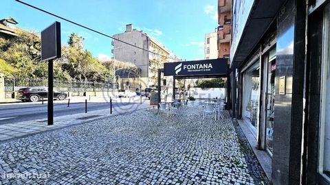 Este anúncio de trespasse de restaurante oferece uma oportunidade de investimento numa localização privilegiada no Porto: Localização e Potencial: Centralidade: Situado na Rua 5 de Outubro, junto à Rotunda da Boavista, uma das áreas comerciais mais m...