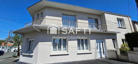 Ensemble immobilier aux vastes volumes au coeur de la ville.