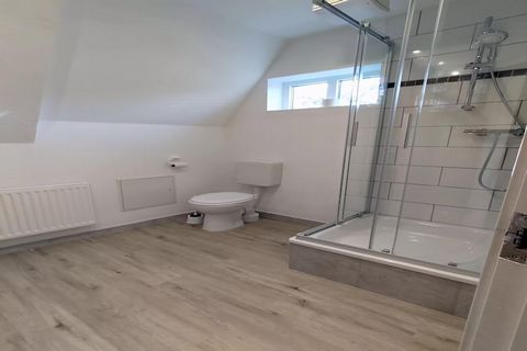 The renovated holiday apartment is located in the heart of the Havelblick holiday complex (DMS02089 and DMS021028). The communal sauna can be used there for a fee. From the observation tower on the property you can wonderfully observe deer, stags, wi...
