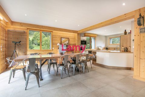 Maison avec garage et terrain
