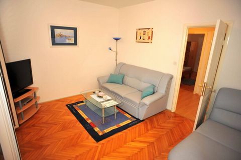 Villa Anni features five self-catering accommodation units in Sutivan, known for its hospitality, its numerous pebble beaches offering peace and quietness, the scents of Mediterranean and its crystal clear sea. Common sun terrace fitted with sunbeds ...