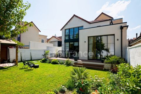 Maison familiale contemporaine avec jardin
