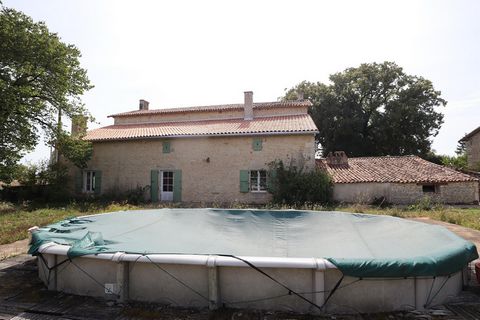 Maison de Maître, 4 chambres avec belle dépendance sur terrain de 3838m2