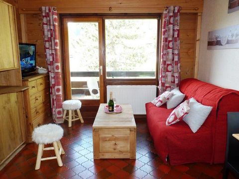 Residence Le Charvet, with a lift, is located in Villavit area, in Le Grand Bornand Village. Tourist Information Center is 350 meters away. Skilifts and ski slopes are 700 meters away. Surface area : about 21 m². 1st floor. Orientation : West. View v...