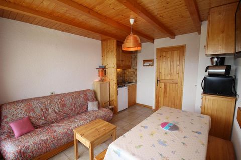 The residence Les Cyclamens, with a savoyard style is situated in Les Saisies resort. Ski slopes are 150 m from the building. The village center is 400 m from the residence. You'll appreciate the peaceful and quiet atmosphere of the residence. Surfac...