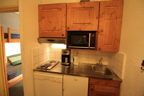 Residence Home Club 1 (2100m) is located in the heart of Le Lavachet village, less than 20 meters from shops and services (supermarket, bakery, pubs, restaurants and ski shops), 150 meters from the Chaudannes and Pâquis chairlifts that can be easily ...