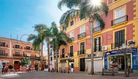 Property in the center of Almuñécar, neo-Renaissance style, on the Plaza de la Constitución, and with a rear facade to a back street. Building with 4 floors and roof terrace, suitable for hotel use or independent floors by floors (the second floor is...