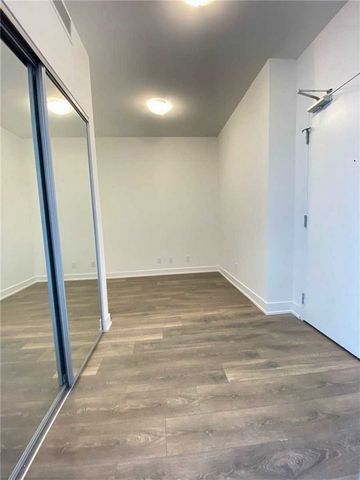 Brand New 1+1 @ Trafalgar And Dundas! Amazing Unit With Clear View! Well Laid Out Unit With Amazing Upgrades, 9 Ft Ceilings, Laminate Floors, Stunning Kitchen, Walk-In Closet In Master, Balcony - Luxury Oak & Co Development! Available Immediately. Aa...