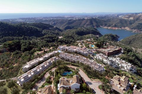 Almazara Views is a residential development comprising 23 exclusive semi-detached homes that allow you to enjoy the best panoramic views from the new Almazara Boutique Residences development. The aesthetic appearance of this collection of homes has b...