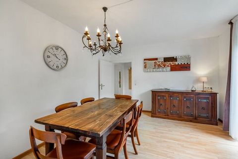 The bright and modern furnished 3-bedroom apartment in Velmede is located directly on a hiking trail on the edge of the forest. It is suitable for families and groups of friends, and can accommodate 6 persons. There is a private terrace and a electri...