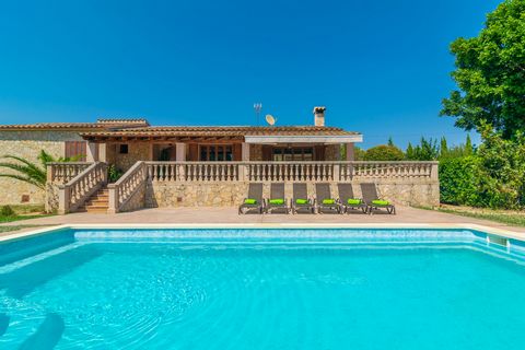 Magnifique villa avec piscine à la périphérie de Palma de Majorque et pouvant accueillir 6 personnes. Prêt à commencer la journée par une baignade rafraîchissante dans la piscine d'eau salée ? Vous pouvez passer la matinée à profiter de ses 8 x 4 mèt...