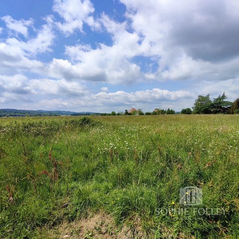 In the town of Maslacq, for all types of house projects, a plot of land with building permission is available. You will have 1406m² to build your dream home.  The land is a 10 minute drive from the market town of Orthez and has easy access to motorwa...