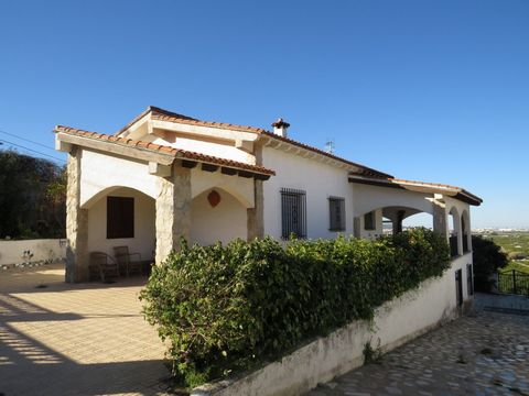 We are pleased to present this rustic and traditional chalet located in Potries just 2 kilometers from amenities The plot consists of 1300 m2 fenced the house of 225 m² divided into two levels It has a swimming pool barbecue area garden and storage r...