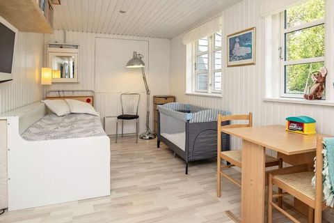 Questo cottage con sauna si trova su un terreno recintato in un'area naturale con vista sui campi di Hyldtofte Østersøbad. Il cottage offre un sacco di intimità sia dentro che fuori. Sulla terrazza coperta si può fare un barbecue dopo una passeggiata...