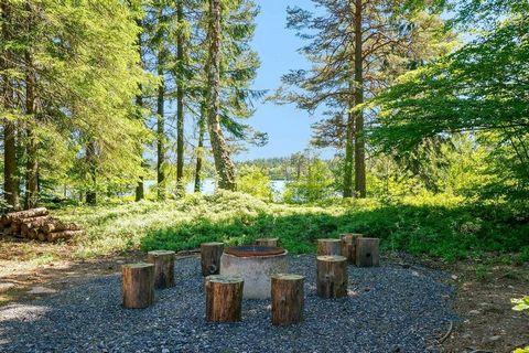 A house on a prime location right next to the lake. From the large lovely terrace you can almost dip your feet into Lake Yxasjöns mirror like water. The house is secluded and peacefully located on a small plot. A perfect accommodation for the nature ...