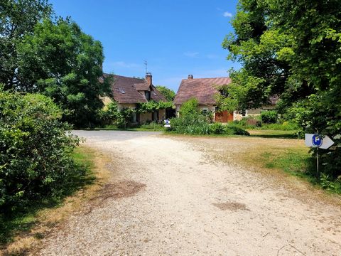 20 minutes south of Perigueux, this farmhouse inn consists of a dwelling house on two levels, with on the ground floor 1 living room of approximately 40 m2 with open kitchen, 1 bedroom of 13 m2, 1 bathroom. Upstairs 1 large room of 35 m2, 1 bedroom, ...