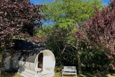 The dyke in front of the front door, the garden next to the terrace and the fresh, salty North Sea air everywhere: a few minutes outside of Büsum, peace and relaxation await you around your cozy holiday home in Hedwigenkoog. Families with children fe...
