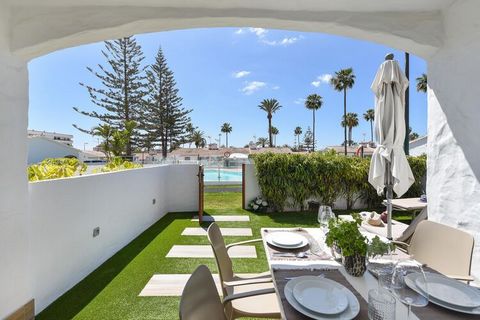 Deze bungalow is een prachtige vakantiewoning met 2 slaapkamers en toegang tot 5 ongelooflijke gemeenschappelijke zwembaden in het centrum van Playa del Ingles. De accommodatie is geschikt voor maximaal 4 personen. Het heeft twee comfortabele slaapka...